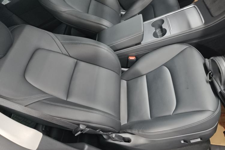 Used Tesla Model Y 2023 Rear-Wheel-Drive Version
