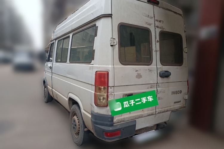 Used Iveco Daily 2017 2.5T A35 Passenger Van 5-7 Seats Model 47Z5