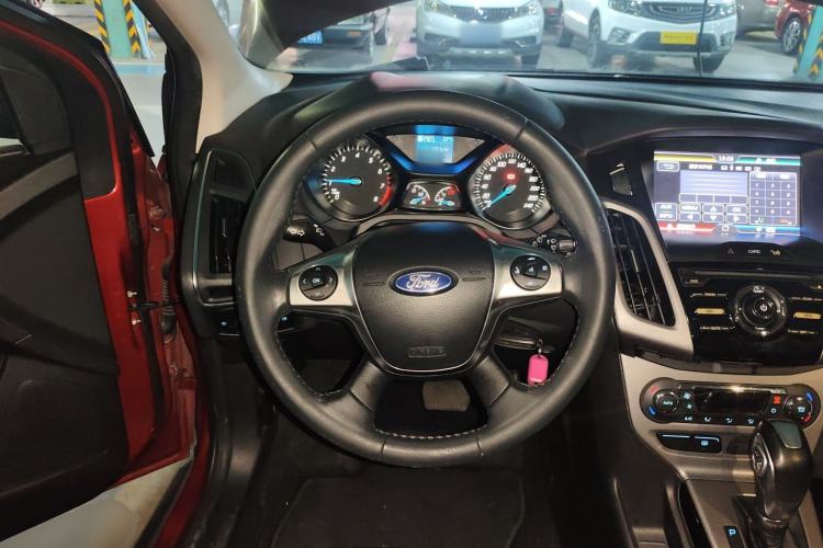 Used Ford Focus 2012 Hatchback 1.6L Automatic Fashion Edition Steering Wheel