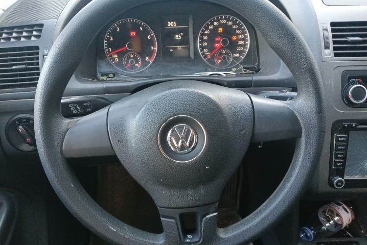 Used Volkswagen Touran 2013 1.4T Manual Fashion Edition 5 Seats Steering Wheel