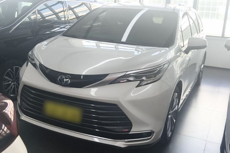 Used Toyota SIENNA 2023 2.5L Hybrid Deluxe Edition