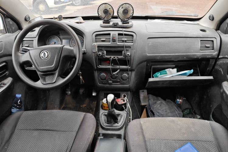 Used Dongfeng Fengon 330 2016 1.5L Manual Enjoyment Model DK15 Center Console