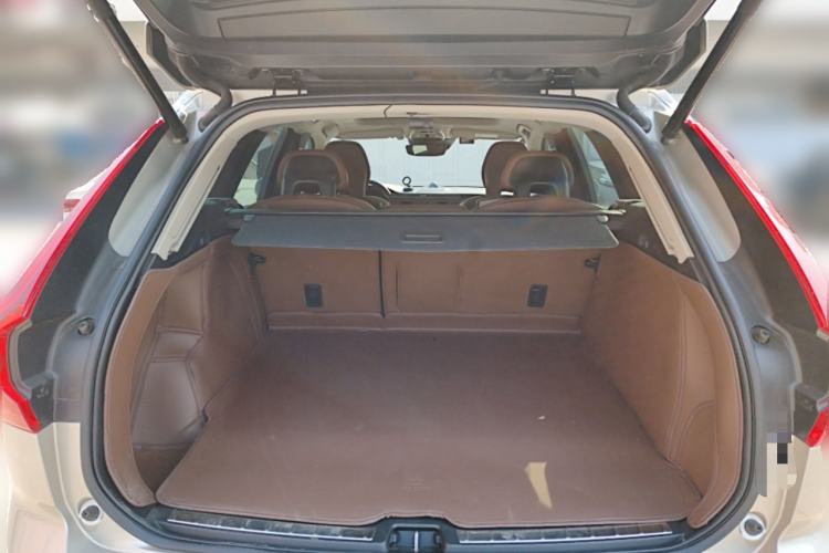 Used Volvo XC60 New Energy 2019 T8 E-Drive Hybrid Prestige Luxury Version China V Standard Trunk