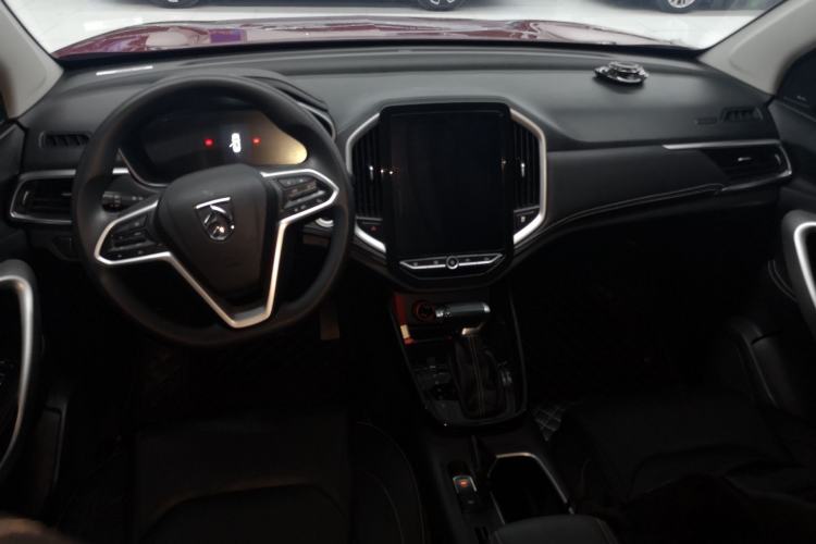 Used Baojun 530 2020 1.5T CVT Prestige Connected Version 7 Seats Center Console