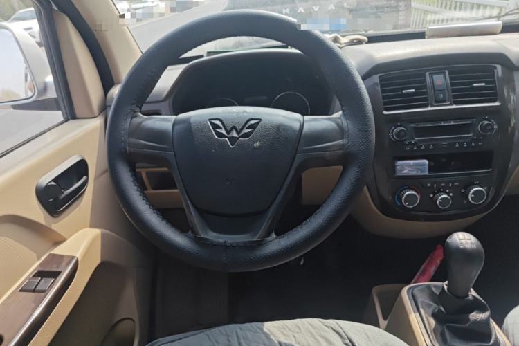 Used Wuling Rongguang 2014 1.2L S Standard Model
