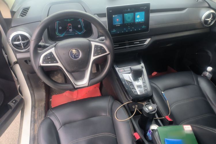 Used BYD Yuan New Energy 2019 EV360 Smart Connect Luxurious Model Center Console