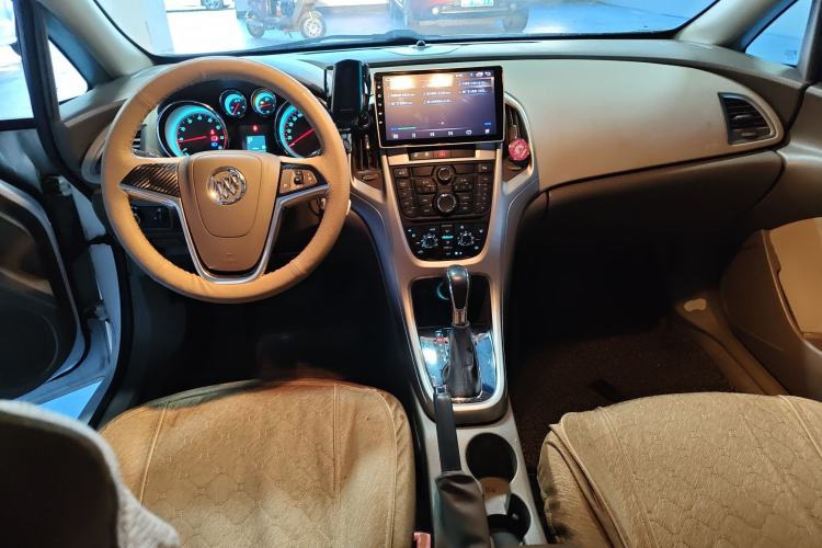 Used Buick GT 2013 GT 1.6L Automatic Fashion Edition Center Console