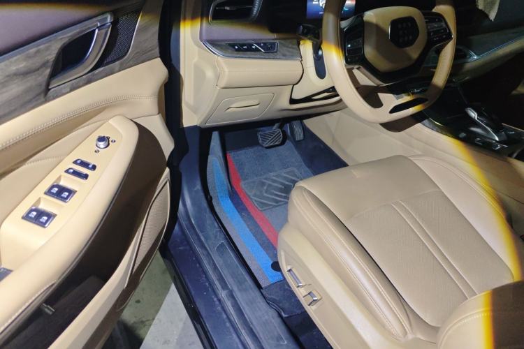 Used Landian E5 2024 Honor Edition 100KM Premium Model 7 Seats Driver Seat