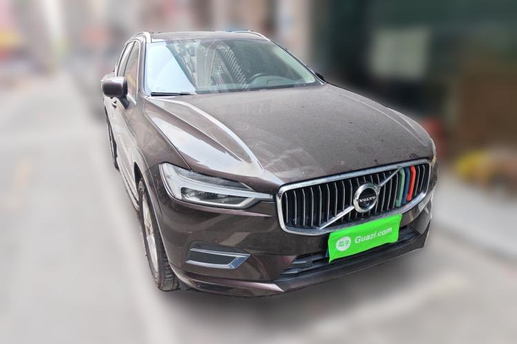 Used Volvo XC60 2020 T5 4x4 Zhiyi Luxury Edition Front Right 45 Deg