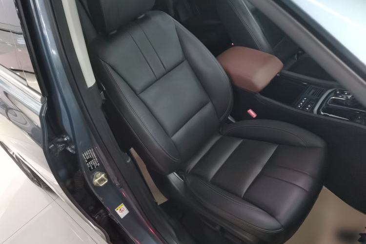 Used GAC Trumpchi GS8 2017 320T Two-Wheel Drive Luxury Smart Connectivity Version (7 Seats)
