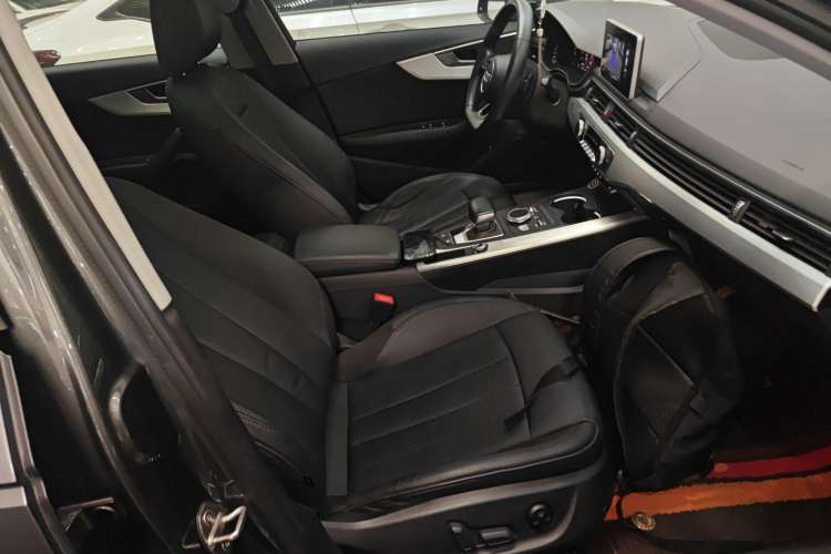 Used Audi A4L 2019 40 TFSI Fashion Edition China VI Emission Standard
