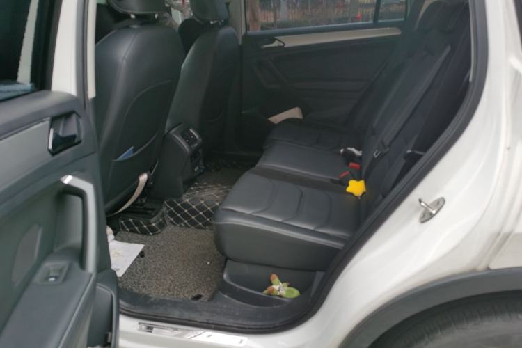 Used Volkswagen Tiguan L 2017 330TSI Automatic Two-Wheel Drive Luxury Edition Left Rear Seat