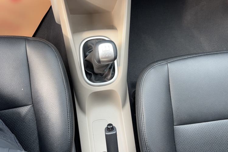 Used Venucia R50 2015 1.6L Manual Fashion Edition