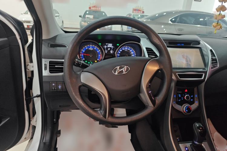 Used Hyundai Elantra (5th Generation / Langdong) 2016 1.6L Automatic Smart Version