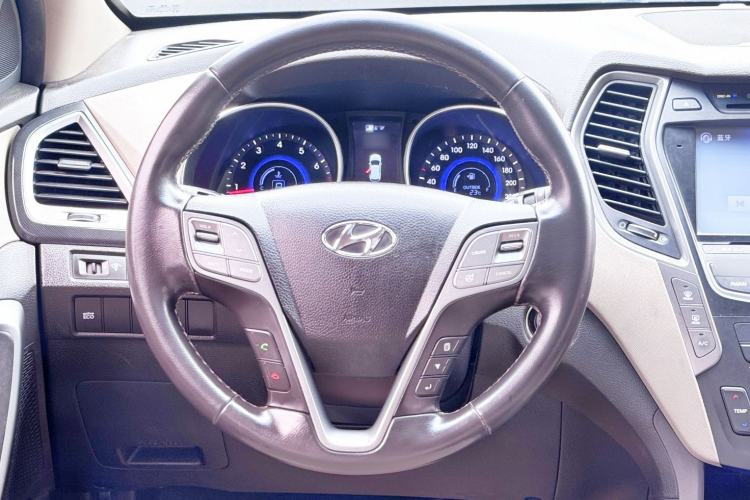 Used Hyundai Santa Fe 2013 Revised Version 2.4L Automatic All-Wheel Drive Luxury Trim
