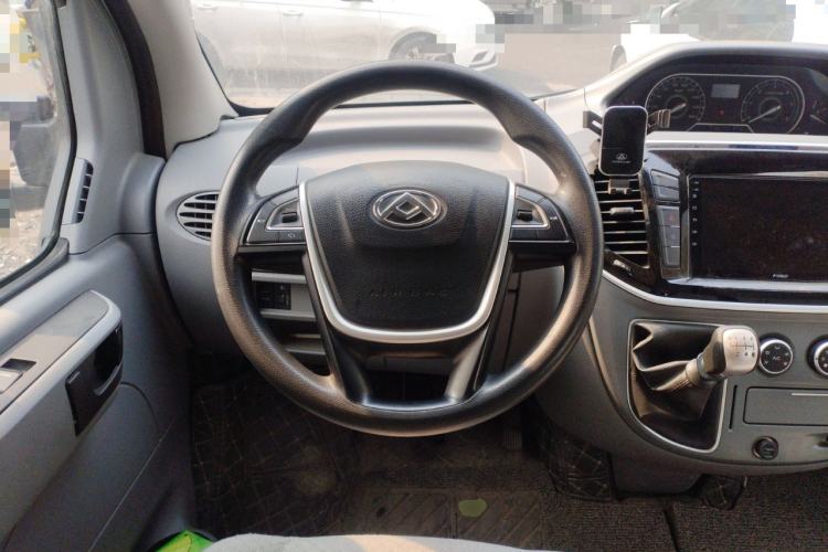 Used SAIC MAXUS Xintu V80 2021 2.0T Manual Classic Aoyuntong Short Wheelbase Mid-Roof 5/6-Seater