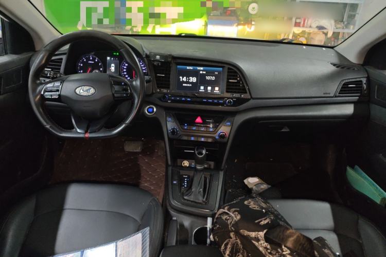 Used Hyundai Elantra (6th Generation / Lingdong) 2016 1.4T Dual-Clutch Xuan Dong · Dynamic Version Center Console