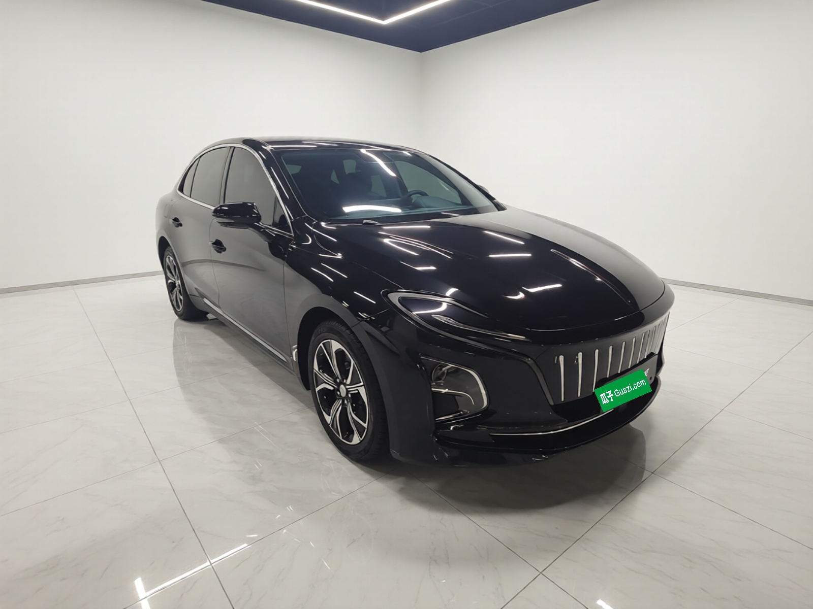Hongqi E-QM5 2023 Revised Version Basic Travel Edition — снимка 3