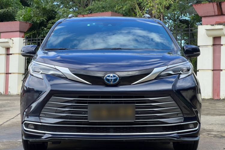 Used Toyota Sienna 2021 2.5L Hybrid Luxury Edition
