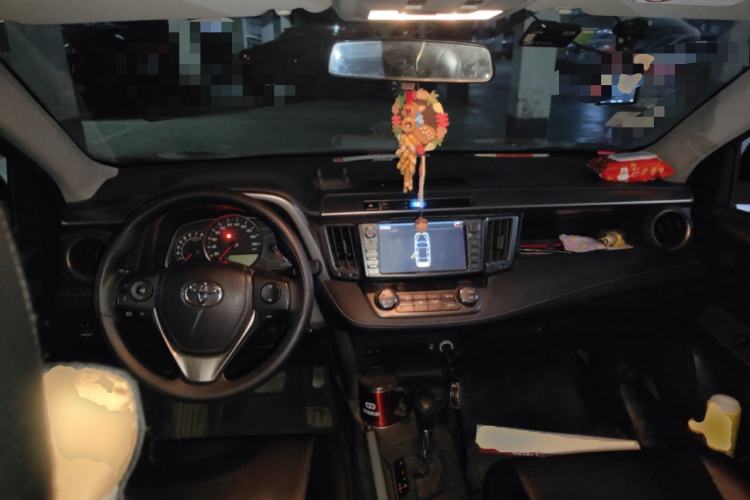 Used Toyota RAV4 2015 2.0L CVT Two-Wheel Drive Fashion Edition Center Console