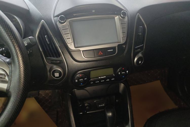 Used Hyundai ix35 2013 2.0L Automatic Two-Wheel Drive Smart GLS China IV Standard