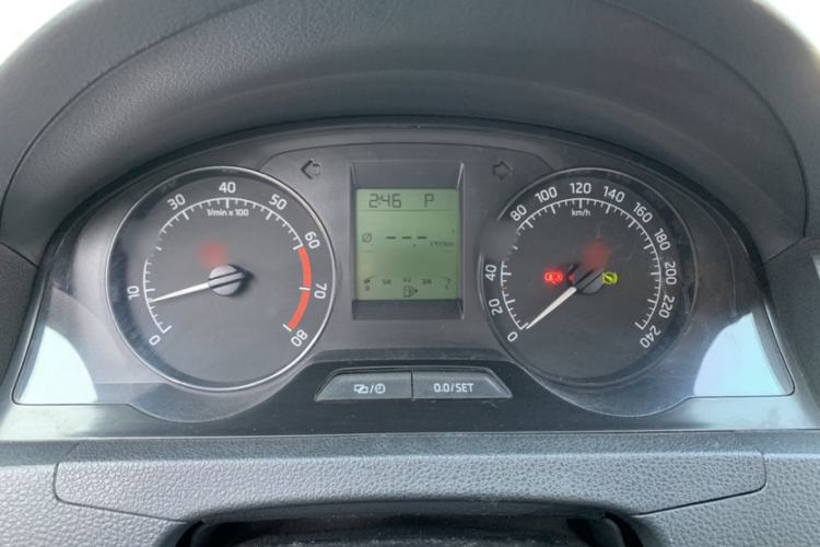 Used Skoda Rapid 2015 1.6L Automatic Smart Selection Model
