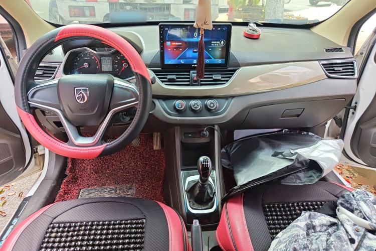 Used Baojun 310W 2017 1.5L Manual Comfort Version China VI Emission Standard Center Console