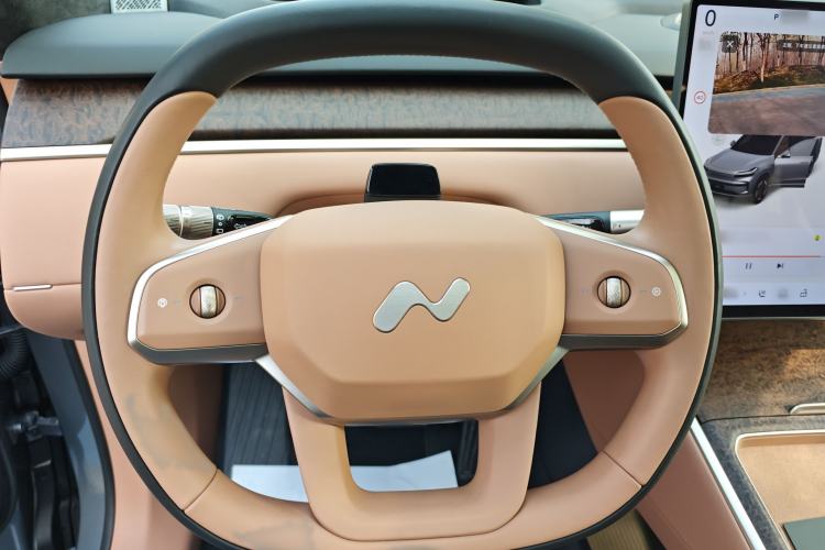 Used ONVO Luxeed L90 2025 Model—Max Six-Seater Version Steering Wheel