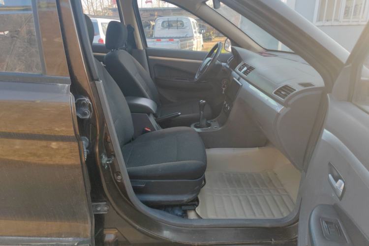 Used Dongfeng Fengon 360 2015 1.5L Manual Comfort 7-Seater China IV Standard
