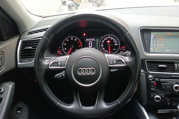Used Audi Q5 2016 40 TFSI Technology Edition Steering Wheel
