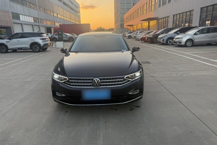 Used Volkswagen Magotan 2023 2 Million Units Limited Edition 330TSI DSG Leading Version Exterior 1