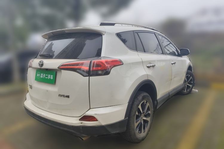 Used Toyota RAV4 2016 2.0L CVT Two-Wheel Drive Fashion Edition China V Standard
