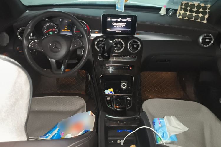 Used Mercedes-Benz GLC 2017 GLC 260 4MATIC Dynamic Edition Center Console