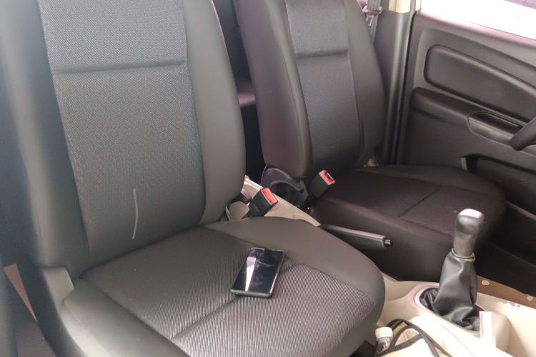 Used Venucia R50 2015 1.6L Manual Fashion Edition
