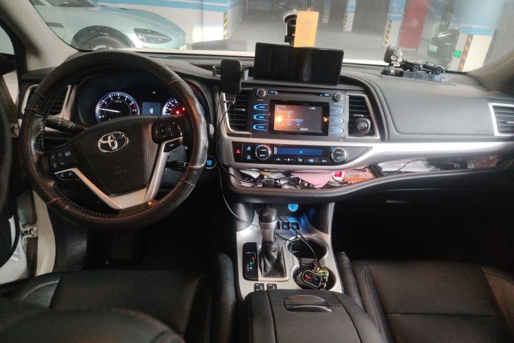 Used Toyota Highlander 2017 2.0T Four-Wheel Drive Luxury Edition 7 Seats Interior 2