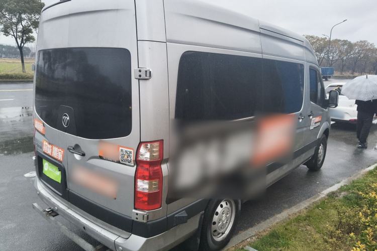 Used Foton Toano 2023 Joy Elephant Multi-Function 2.0T Manual Long-Wheelbase Mid-Roof Model with Single Rear Tire Available in 5/6/7/9-Seater Configurations