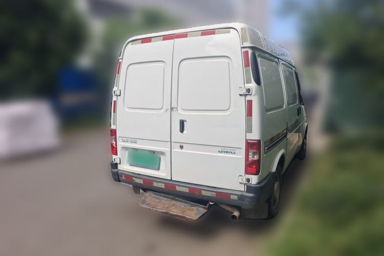Ojetý JMC Transit 2019 2.8T Commercial Version Short Wheelbase Mid-Roof 3-Seater China VI Standard JX493
