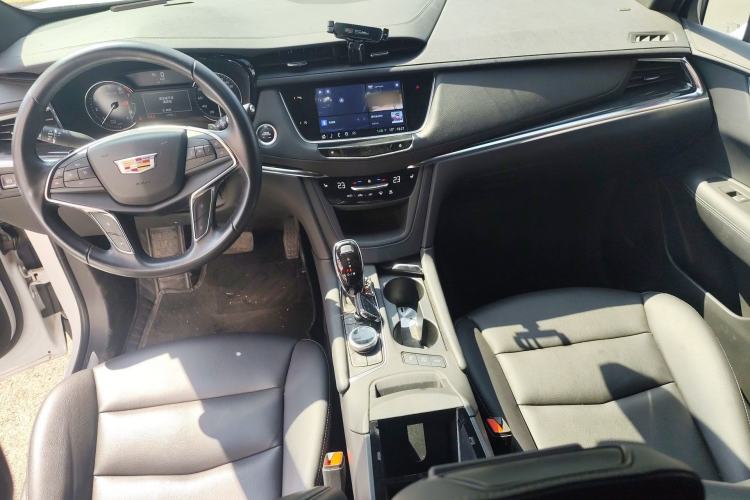 Used Cadillac XT5 2023 2.0T Two-Wheel-Drive Fashion Edition Center Console