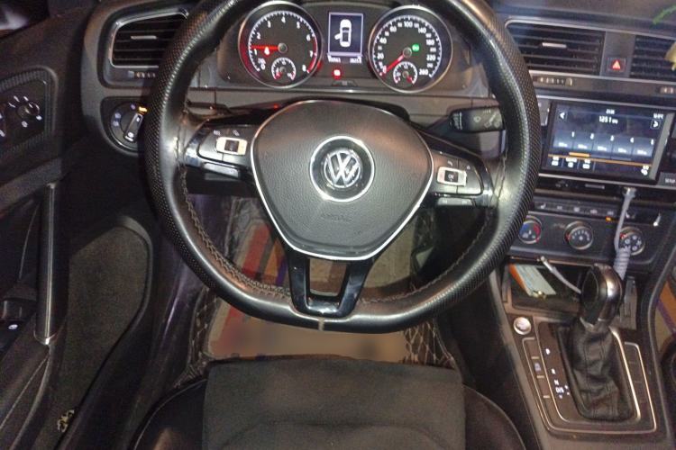 Used Volkswagen Golf 2018 230TSI Automatic Luxury Version
