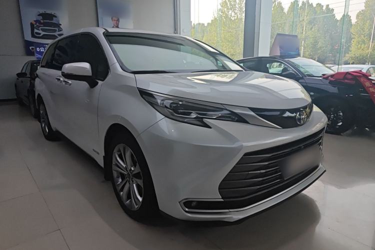 Used Toyota SIENNA 2023 2.5L Hybrid Deluxe Edition Front Right 45 Deg