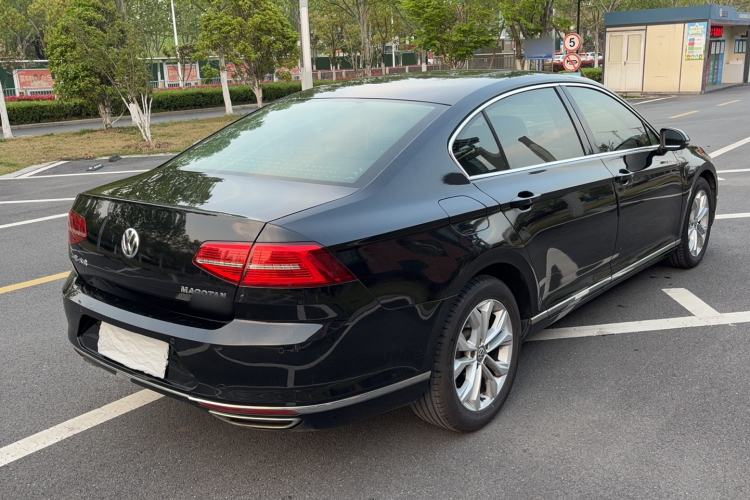 Used Volkswagen Magotan 2017 330TSI DSG Luxury Model Rear Right 45 Deg