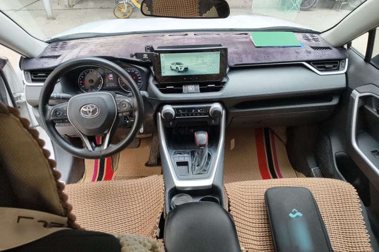 Used Toyota Wildlander 2024 2.0L CVT Two-Wheel Drive Leading Edition Center Console