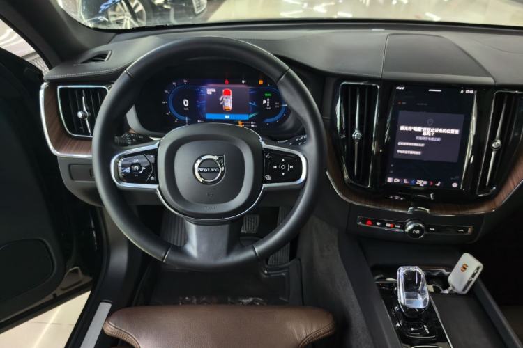 Used Volvo XC60 New Energy 2024 T8 Plug-in Hybrid Long-Range All-Wheel Drive Smart Luxury Edition
