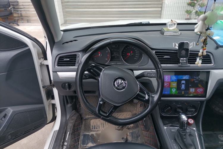 Used Volkswagen Lavida 2015 1.6L Automatic Comfort Edition Steering Wheel