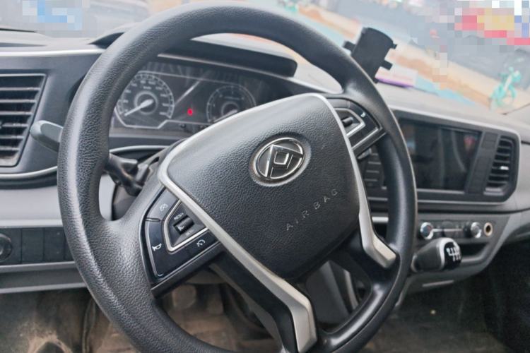 Used SAIC MAXUS Xintu V80 2023 2.0T Manual Classic Aoyuntong Long Wheelbase Mid-Height 6/7/8/9-Seater Steering Wheel