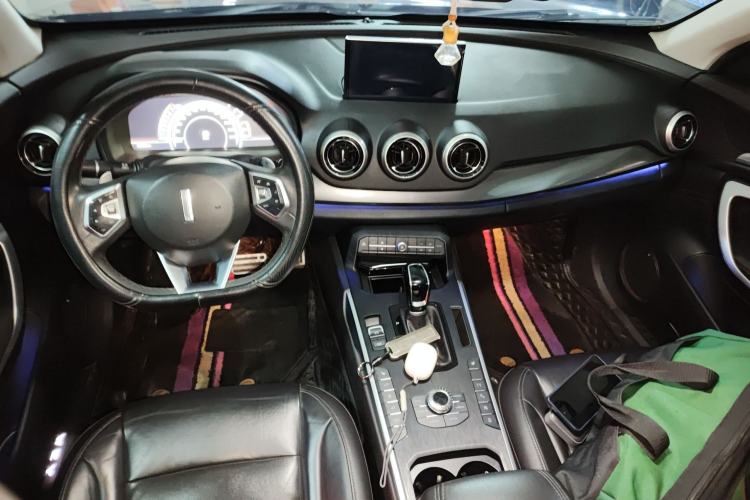 Used Wey VV7 2017 2.0T Flagship Model Center Console