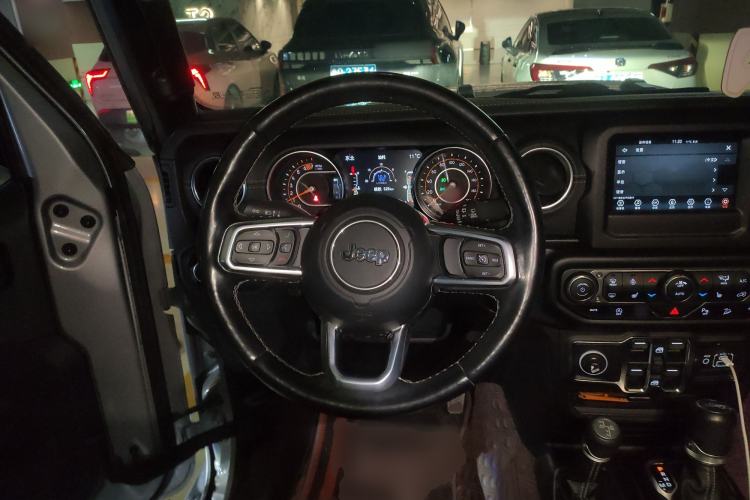 Used Jeep Wrangler 2019 2.0T Sahara 4-Door Version China V Standard
