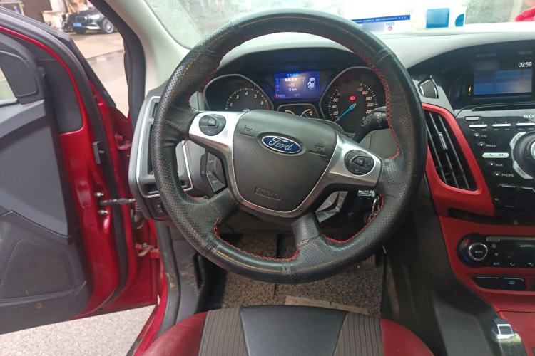 Used Ford Focus 2012 Hatchback 2.0L Automatic Luxury Sport Model
