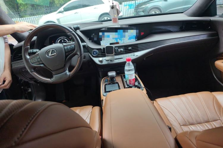 Used Lexus LS 2018 500h Executive Edition China V Standard Center Console