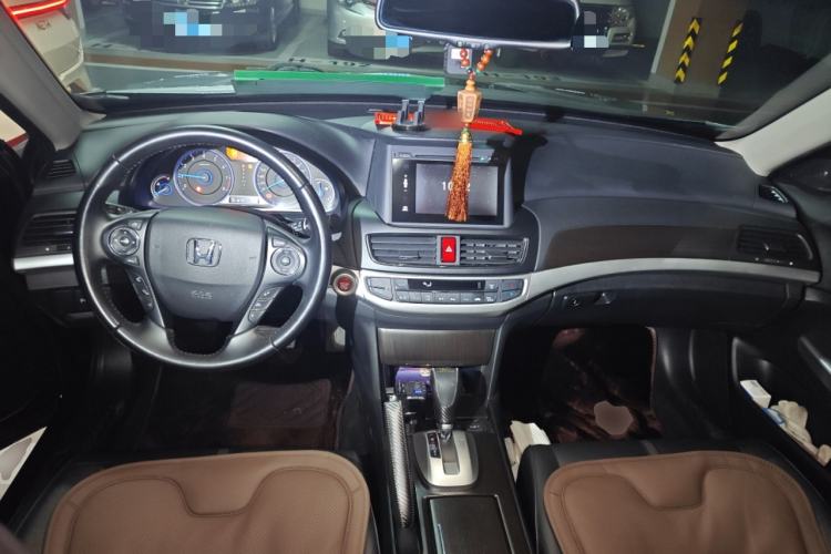 Used Honda Crosstour 2014 2.4L Luxury Edition Center Console